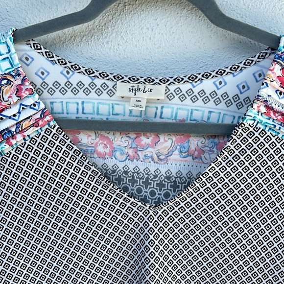 Style & Co Tunic Shirt Plus Size XXL. Black White and Floral Patterns - Picture 3 of 5